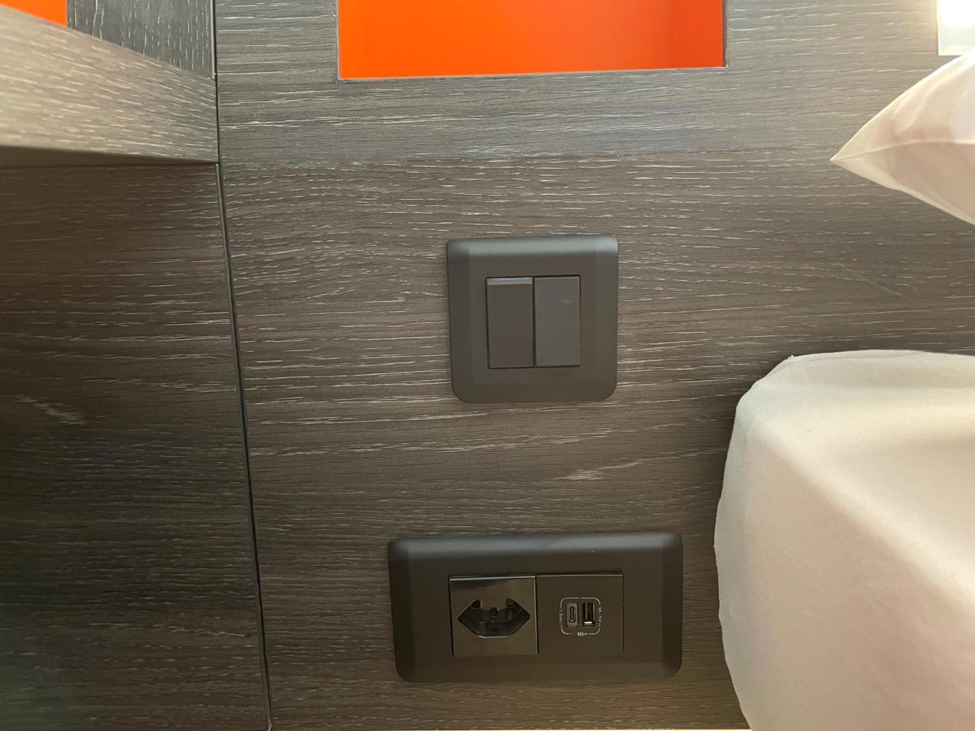 Easyhotel Zuerich Main Station Rom bilde